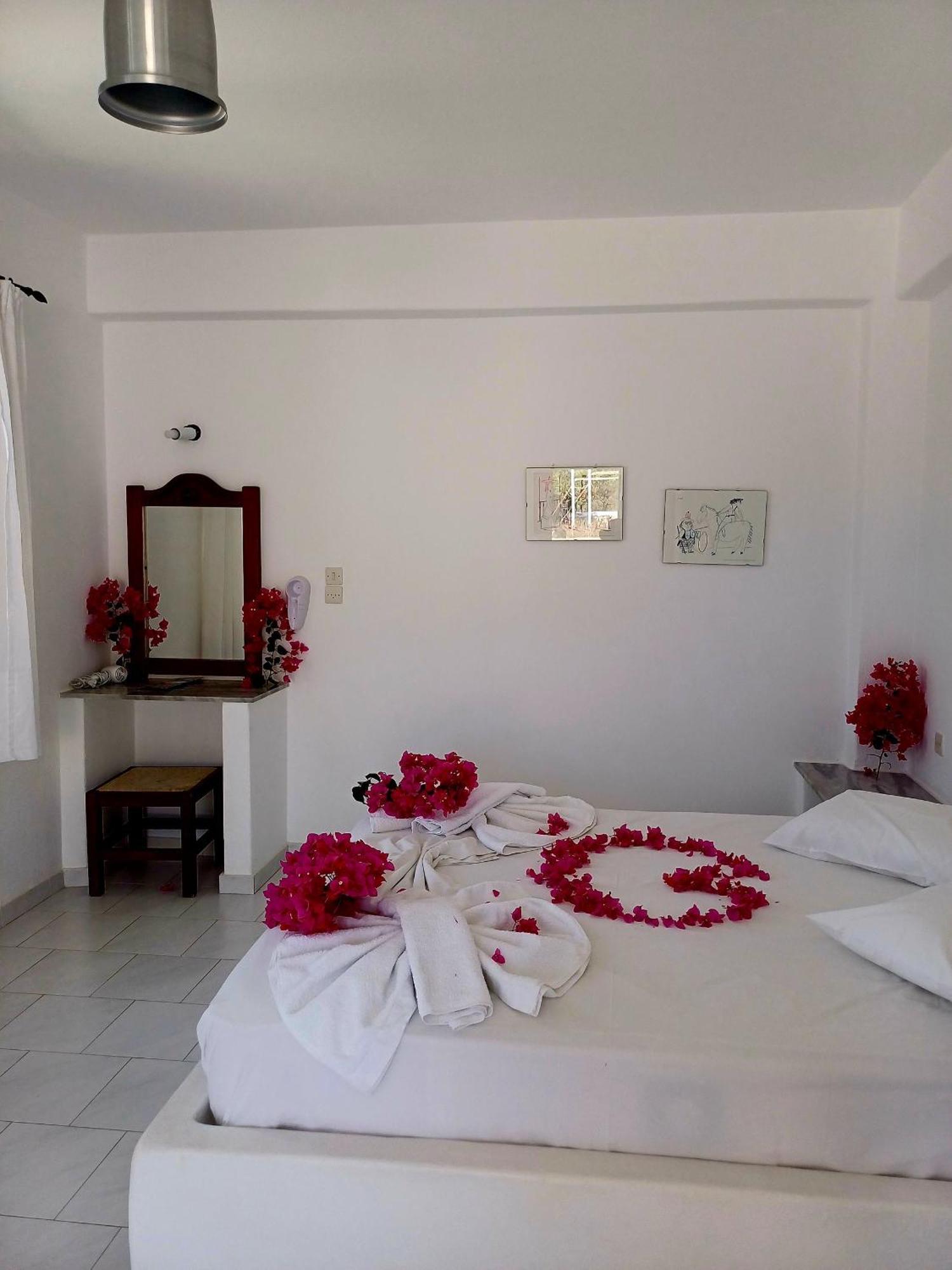 Mirsini Studios Parasporos Bagian luar foto