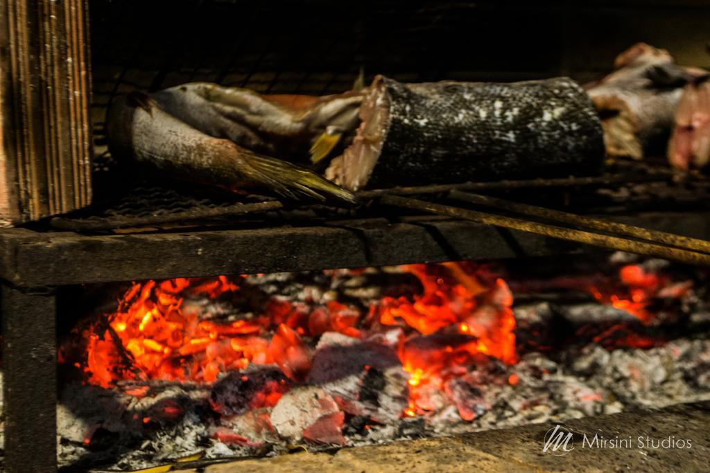 Mirsini Studios Parasporos Bagian luar foto
