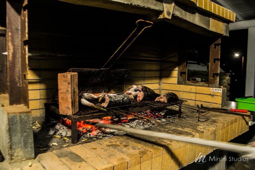 Mirsini Studios Parasporos Bagian luar foto